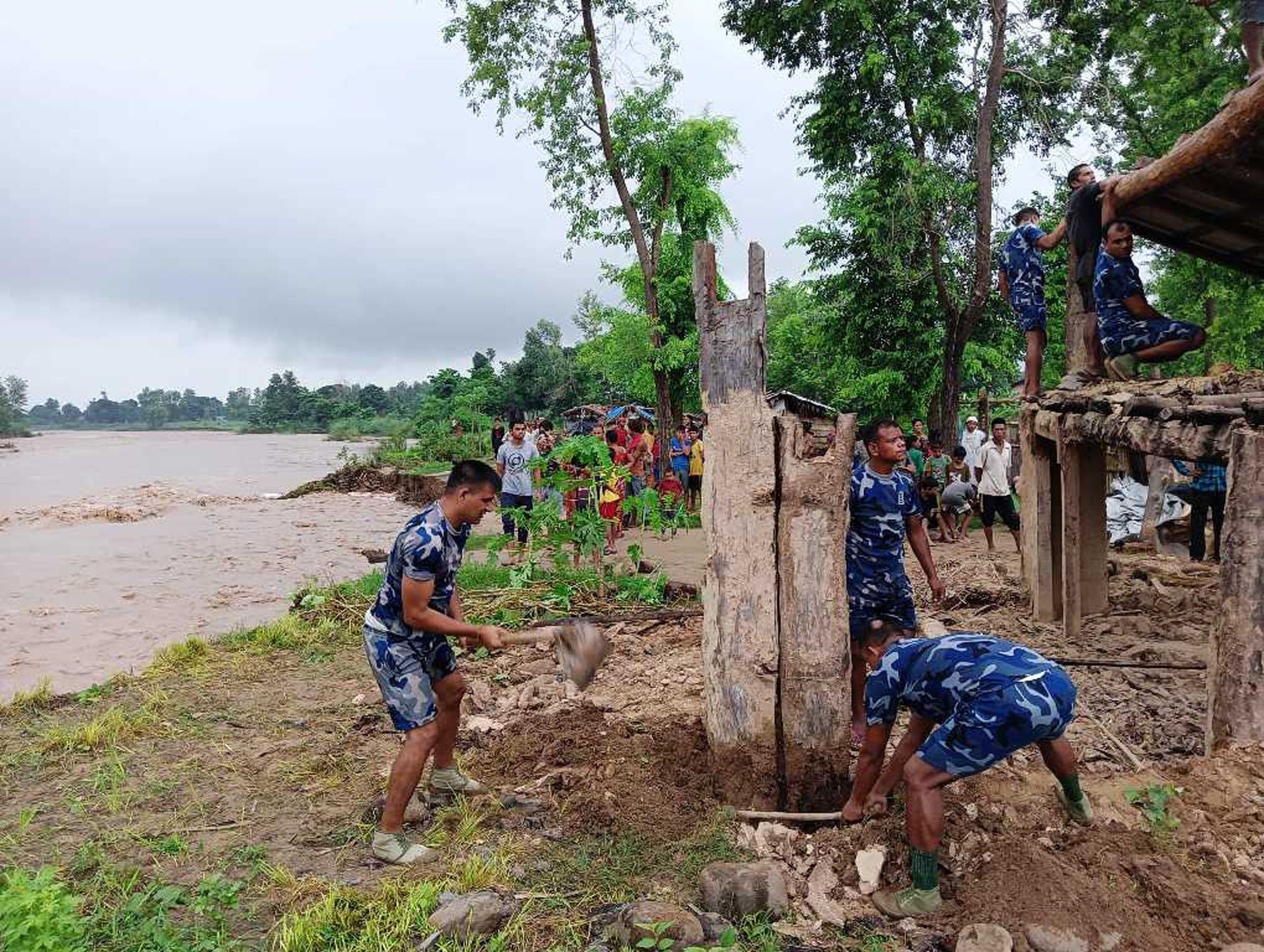 चौधर नदी पनि बस्तीमा पस्यो